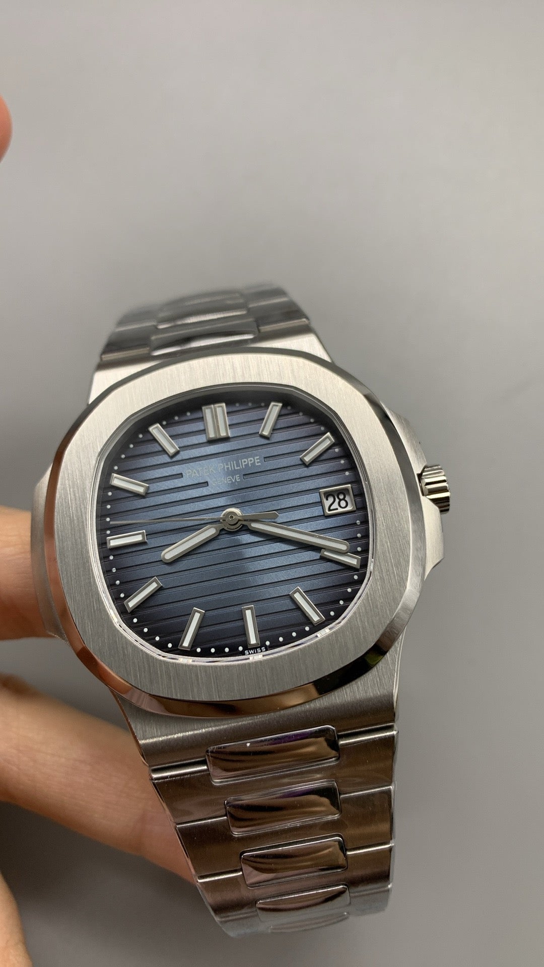 Patek Philippe Nautilus 5811/1G-001 White Gold Blue Dial (2025) 41 MM