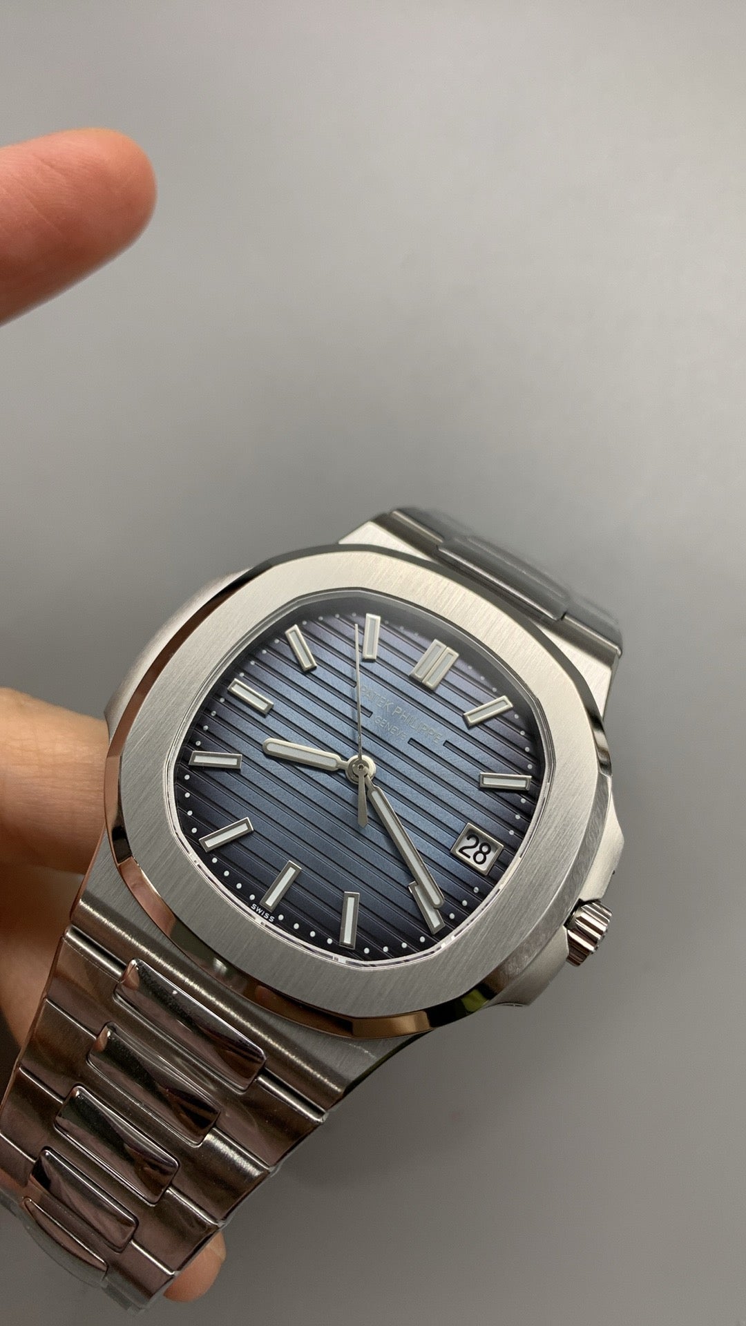 Patek Philippe Nautilus 5811/1G-001 White Gold Blue Dial (2025) 41 MM