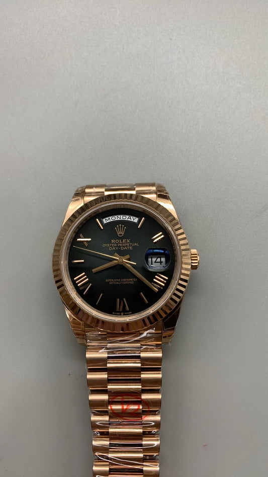Rolex Day-Date – Olive Green Dial VSF SUPER CLONE – 228235 – Fluted Bezel – President Bracelet 40 MM